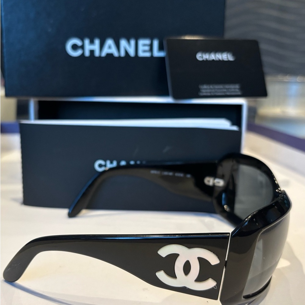 🖤 Chanel 5076-H 501/18 Black Mother of Pearl CC Sunglasses  🖤